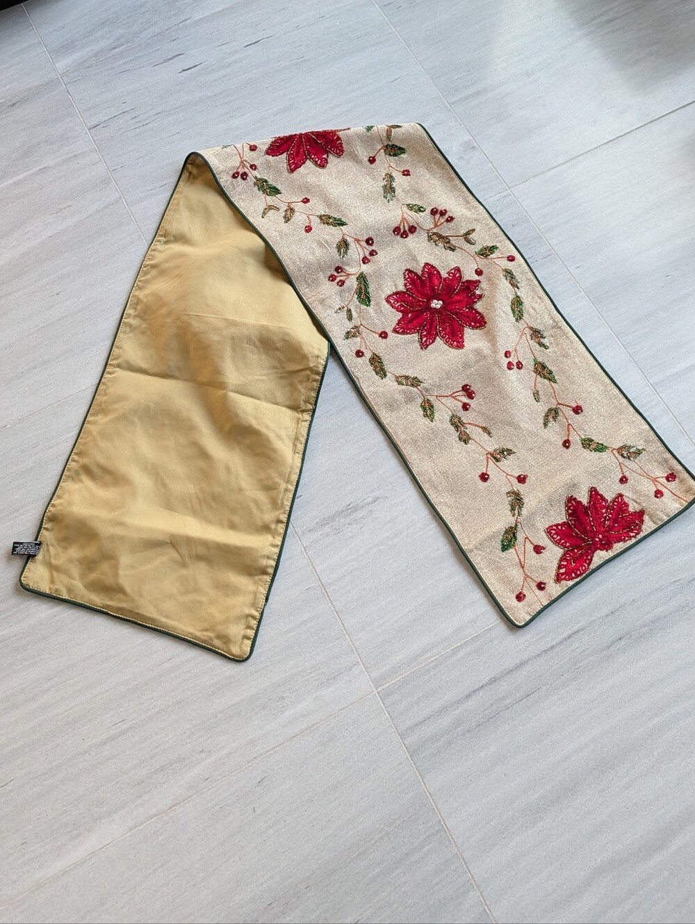 TAHARI embroidered table runner